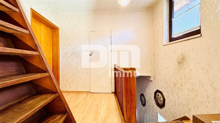 (R)eserviert!Gepflegtes Einfamilienhaus mit 2 Nebengebäuden und Garten - OG Flur / Diele
